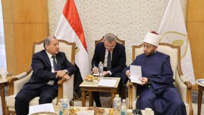 وزير الأوقاف يستقبل وفدًا رسميًّا من أوزبكستان بمسجد مصر الكبير 