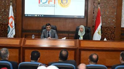 وزير الصناعة يلتقي قيادات وموظفي الهيئة العامة للتنمية الصناعية لمناقشة تطوير الأداء وتعزيز كفاءة الخدمات المقدمة للمستثمرين
