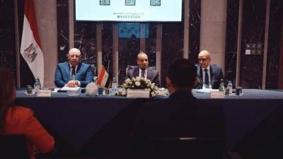 وزير الخارجية يلتقي أبناء الجالية المصرية في الكويت