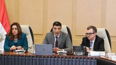 وزراء الصناعة والتنمية المحلية والبيئة والزراعة والتخطيط يبحثون خطة تنفيذ مشروع القرى المنتجة 