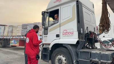 الهلال الأحمر المصري يدفع بـ 4,945 طنًا مساعدات إنسانية شاملة لدعم الأشقاء الفلسطينيين عبر قافلة «زاد العزة» الـ 173