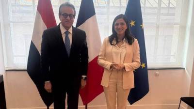 وزير الصحة يلتقي وزيرة الدولة الفرنسية لبحث تعزيز الشراكات في «الصحة الواحدة»