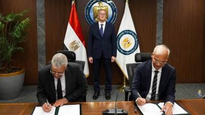 وزير البترول والثروة المعدنية يشهد توقيع عقد توريد خام الفوسفات للمجمع الصناعي الجديد بالمنطقة الاقتصادية لقناة السويس