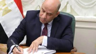  وزير العمل يعتمد صرف 1.77 مليون جنيه لـ366 عاملًا من العمالة غير المنتظمة في 26 محافظة