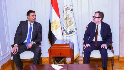 وزيرا التخطيط والصناعة يبحثان تسريع ترفيق المناطق الصناعية بما يسهم في رفع كفاءة الاستثمارات الصناعية