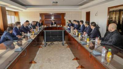 وزير الزراعة يبحث مع وفد من المستثمرين الصينيين آفاق التعاون في التصنيع الزراعي والتكنولوجيا الحديثة