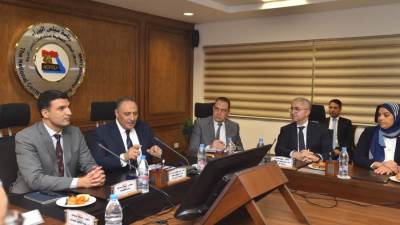 وزير الصناعة يبحث مع مدير المركز الوطني لتخطيط استخدامات أراضي الدولة آليات حوكمة منظومة طرح الأراضي الصناعية وتيسير الإجراءات على المستثمرين الصناعيين