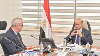 وزير الاستثمار والتجارة الخارجية يبحث مع مسؤولي شركة "ألستوم" سبل توطين صناعة النقل وتحويل مصر إلى مركز إقليمي للتصنيع والتصدير