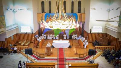 الكنيسة الأسقفية تحتفل بعيد القيامة المجيد بكاتدرائية جميع القديسين بالزمالك