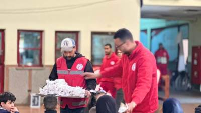 الهلال الأحمر يدفع بأكثر من 168 ألف سلة غذائية ومستلزمات إغاثية عبر قافلة "زاد العزة" الـ174