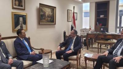 مساعد وزير الخارجية يؤكد الحرص على مواصلة المشاركة بأعمال مؤتمر "سيكا" وتعزيز التعاون بين دوله الأعضاء