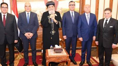 وزير التموين والتجارة الداخلية يهنئ قداسة البابا تواضروس الثاني بعيد القيامة المجيد