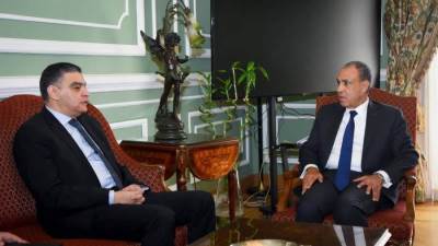 وزير الخارجية يستقبل رئيس هيئة الشراء الموحد لبحث تعزيز التعاون في مجال الأمن الصحي ودعم نفاذ الدواء المصري إلى الأسواق الأفريقية