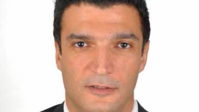  وزير الصناعة يصدر قراراً بإعادة تنظيم تراخيص إقامة أو إدارة أو تشغيل الأنشطة الصناعية خارج المناطق الصناعية سواء المقامة داخل الأحوزة العمرانية والكتل السكنية أو خارجها 