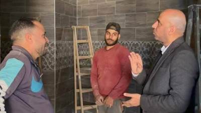 وزير العمل من قلب مواقع الإنشاءات: التقى بعمالة غير منتظمة.. واستمع إليهم.. ووجه بتقديم أوجه الرعاية والحماية لهم