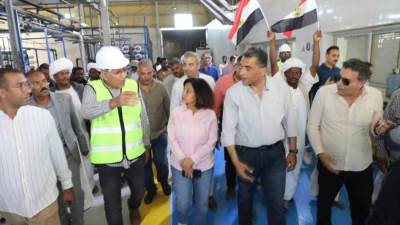 محافظ البحر الأحمر يتفقد ميناء صيد أبو رماد ويفتتح محطة تحلية مياه بحلايب