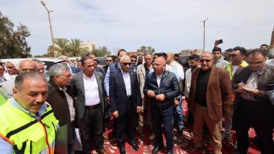 وزير النقل يتفقد مواقع العمل بالطريق الساحلي القنطرة شرق / العريش / رفح في المسافة من القنطرة شرق / العريش بطول 160 كم 