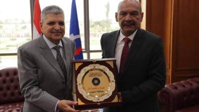 الفريق أسامة ربيع يبحث سبل التعاون مع محافظ السويس... ويتابع مستوى تقديم الرعاية الصحية بالمستشفيات والمراكز الطبية التابعة للهيئة 