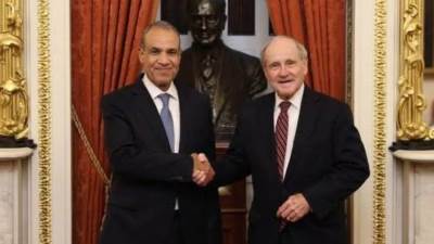 وزير الخارجية يستعرض مع رئيس العلاقات الخارجية بالشيوخ الأمريكي جهود مصر لخفض التصعيد واحتواء التوتر بالمنطقة