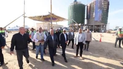  وزير النقل يتفقد مواقع العمل بمشروع تطوير وتوسعة ميناء العريش البحري ويشهد بدء وانطلاق أعمال تنفيذ المنطقة اللوجستية بالعريش المقامة على مساحة  603 فدان