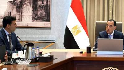 رئيس الوزراء يُتابع مستجدات البرنامج الوطني لتنمية صناعة السيارات