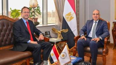 سويلم يلتقي سفير إسبانيا بالقاهرة لبحث تعزيز التعاون في مجال إدارة الموارد المائية