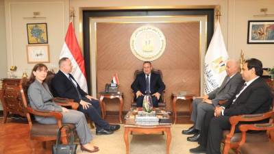 وزير التعليم العالي يبحث تعزيز التعاون مع جامعة إيست لندن ومستجدات إنشاء فرع الجامعة في مصر