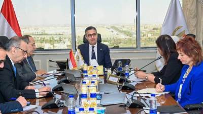 وزير التموين يعقد اجتماعًا مع مسؤولي برنامج الأغذية العالمي لتعزيز التعاون في مجالات الأمن الغذائي والدعم الفني