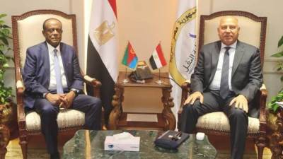 وزير النقل يستقبل المستشار الاقتصادي للرئيس الإريتري ووزير التجارة بإريتريا لبحث تدعيم التعاون