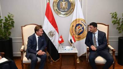 وزير الصناعة يبحث مع سفير سويسرا بالقاهرة سبل تعزيز التعاون بين البلدين للوصول لمرحلة الشراكة الصناعية
