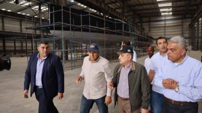 الفريق أسامة ربيع يتفقد أعمال بناء قاطرات"عزم"ويتابع معدلات بناء سفن الصيد"رزق"