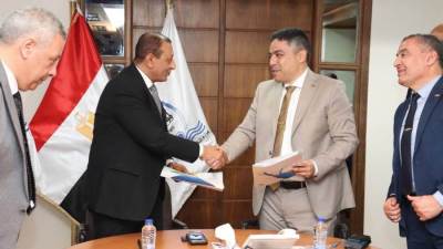 الهيئة العامة لموانئ البحر الأحمر وهيئة قناة السويس (شركة التمساح لبناء السفن) يوقعان عقدًا لبناء وتوريد (4) قاطرات بحرية و(3) لنشات خدمة لتحديث منظومة القطر 