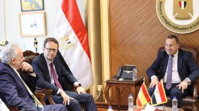 وزير التعليم يبحث التعاون مع سفير مملكة إسبانيا ووفد جامعة برشلونة المستقلة الإسبانية UAB