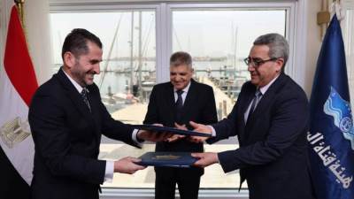 الفريق أسامة ربيع يلتقي الأمين العام لغرفة الملاحة الدولية لبحث سبل تعزيز التعاون المشترك