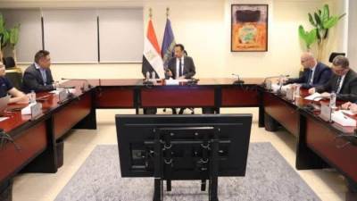 وزير الاتصالات يبحث مع شركة هونر HONOR العالمية خططها لتصنيع الهواتف الذكية في مصر بجودة عالية لتلبية احتياجات السوق المحلي والتصدير للأسواق الخارجية