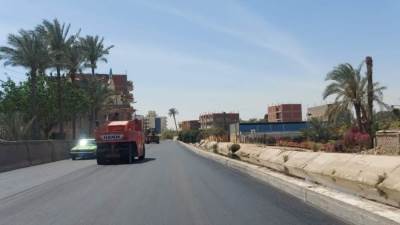 محافظ الجيزة: تطوير ورصف الطبقة السطحية لطرق ترعة فهمي والبراجيل كومبرة بمركزي أوسيم ومنشأة القناطر