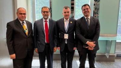 وزير التخطيط والتنمية الاقتصادية يلتقي نائب رئيس مجموعة البنك الإسلامي للتنمية لتعزيز مجالات التعاون المشترك