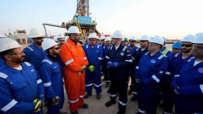 وزير البترول والثروة المعدنية يتفقد حقول إنتاج خالدة  ويشيد بتطبيق النظم الحديثة في تنفيذ عمليات الحفر والإنتاج