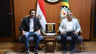 وزير الشباب والرياضة يستعرض مع محافظ الدقهلية أطر تعزيز الاستثمار الرياضى بالمحافظة