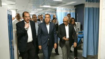 رئيس الوزراء يتفقد مبني الغسيل الكلوي الجديد بمستشفى العريش العام
