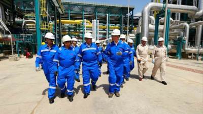 وزير البترول يتفقد التشغيل التجريبي لتوسعات مجمع جاسكو بالصحراء الغربية لإنتاج مشتقات الغاز عالية القيمة