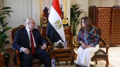  وزيرة التنمية المحلية والبيئة تتابع مع محافظ الفيوم الموقف التنفيذي لخطة إعادة التوازن البيئي ببحيرة قارون