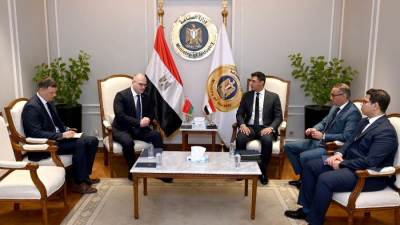 وزير الصناعة يبحث مع سفير بيلاروسيا بالقاهرة التعاون الاقتصادي مع جمهورية بيلاروسيا