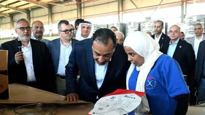 رئيس الوزراء يفتتح مصنع شركة "بوريكس للزجاج المحدودة" بمنطقة السخنة الصناعية باستثمارات تصل إلى 8 ملايين دولار