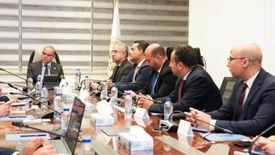 وزير الاستثمار يبحث مع AJE Group خطط التوسع وإنشاء منطقة استثمارية جديدة بحضور سفير بيرو في مصر