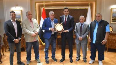 وزير الرياضة يؤكد على تقديم الدعم الكامل لنجوم المنتخبات المصرية واللاعبين القدامي