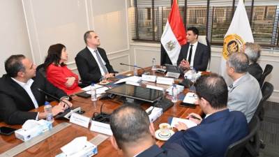 وزارة الصناعة تُكثّف تحركاتها  لجذب الاستثمارات وتوطين التكنولوجيا..و شراكات دولية تدعم تعميق التصنيع المحلي