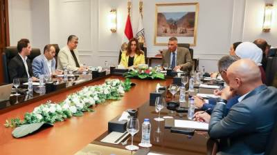  وزيرة التنمية المحلية والبيئة تبحث مع وفد غرفة الغوص والغرف للسياحة بشرم الشيخ دعم جهود الحفاظ على المحميات الطبيعية بالمحافظة وتذليل العقبات وحلول المشكلات