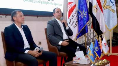 محافظ أسوان ومدير صندوق مكافحة الإدمان  يشهدان فعالية كبرى لتكثيف الجهود لرفع الوعي بخطورة تعاطي المواد المخدرة