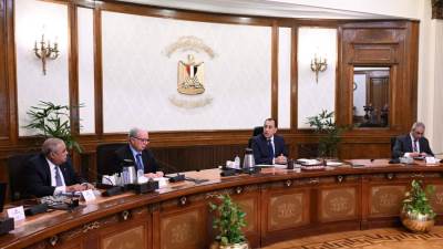 رئيس الوزراء يتابع مشروعات تطوير قطاع الغزل والنسيج والاستغلال الأمثل لبعض الأصول